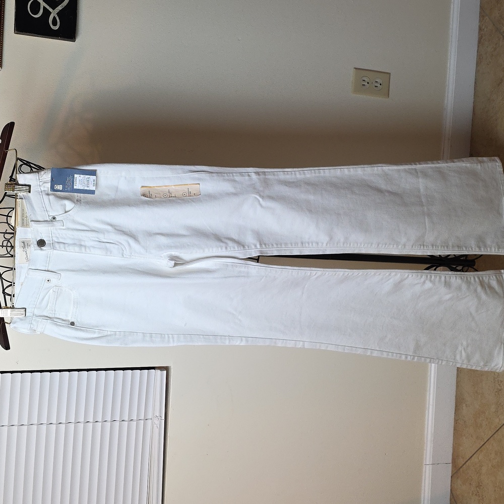 Universal Thread White Flare Leg Jeans